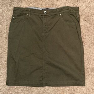 Chaps - 🫒 - Olive Green unlined denim skirt, size 12